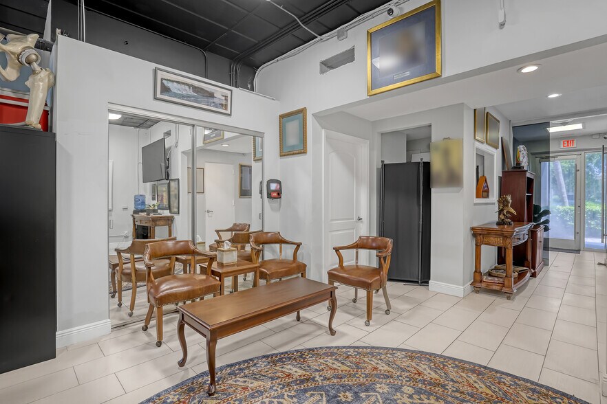 More Photos Of 2701 W Okeechobee Blvd, West Palm Beach Office For Sale