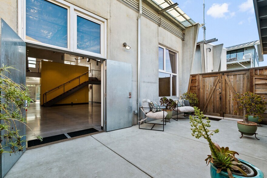 More Photos Of 108 High Rd, Santa Cruz Flex For Sale