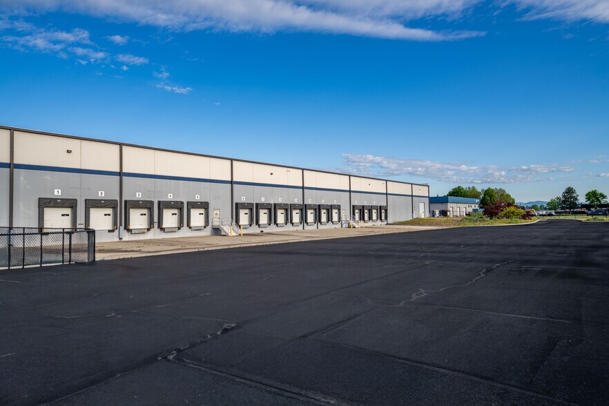 More Photos Of 4689 Industry Dr, Medford Distribution For Lease
