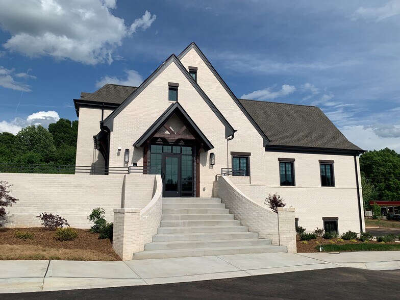 Primary Photo Of 781 Valley Rd, Mocksville Medical For Lease