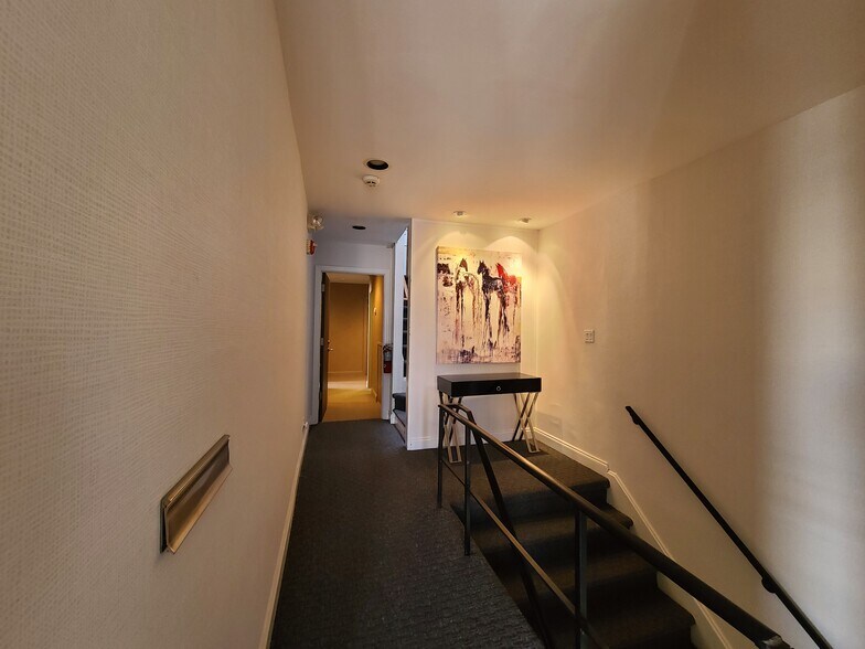 More Photos Of 17-19 Beechwood Rd, Summit General Retail For Sale