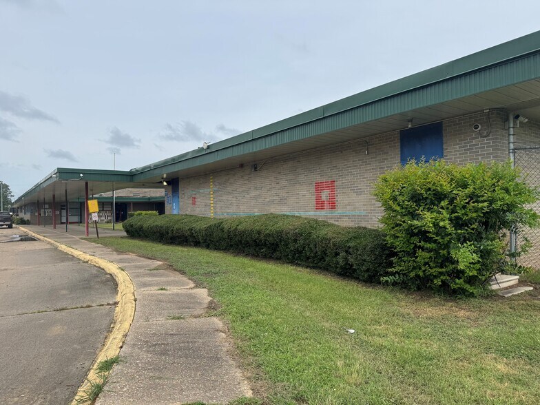 More Photos Of 3000 Dr Martin Luther King Dr, Shreveport Specialty For Sale
