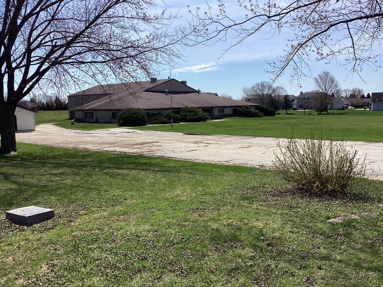 More Photos Of 2525 Oakwood Rd, Oak Creek Schools For Sale