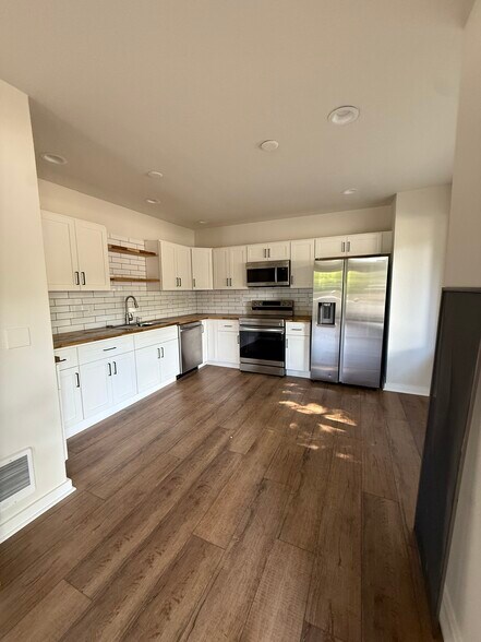 More Photos Of 28205 Hwy 3 NE, Poulsbo Office For Lease