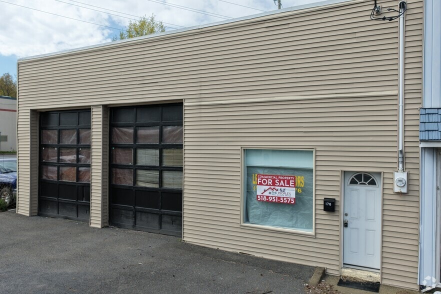 Primary Photo Of 178 Columbia Tpke, Rensselaer Auto Repair For Sale