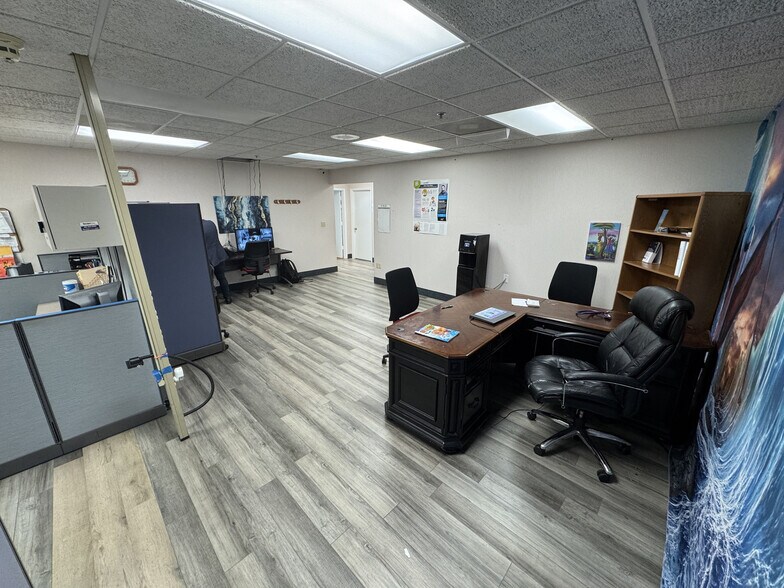 More Photos Of 560 Riverside Dr, Salisbury Medical For Sale