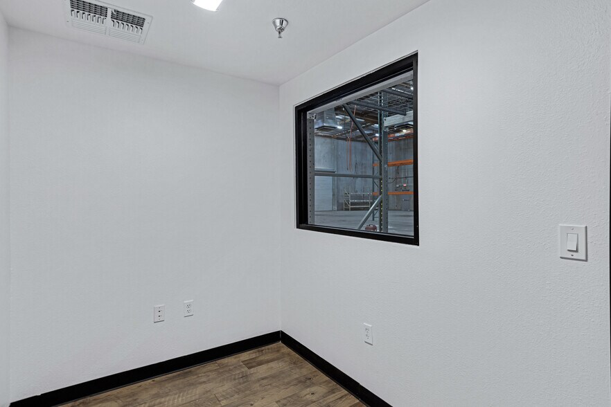 More Photos Of 731 W Fairmont Dr, Tempe Warehouse For Sale