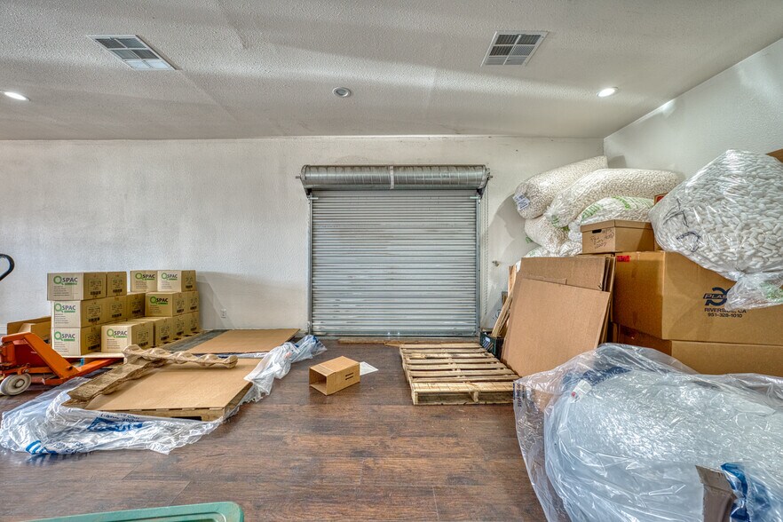 More Photos Of 14802 Lakeshore Dr, Clearlake Storefront For Sale