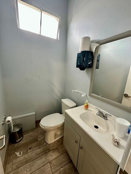 More Photos Of 414 W 9th St, Sanford Office For Sale