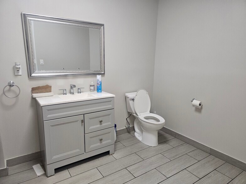More Photos Of 375 Deer Park Ave, Babylon Medical For Lease
