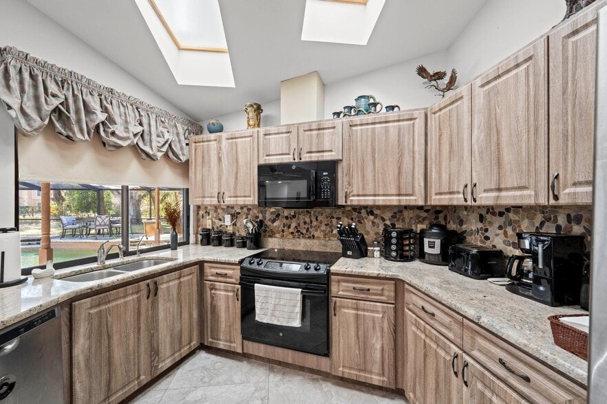 More Photos Of 2501 E Diana St, Tampa Office Residential For Sale
