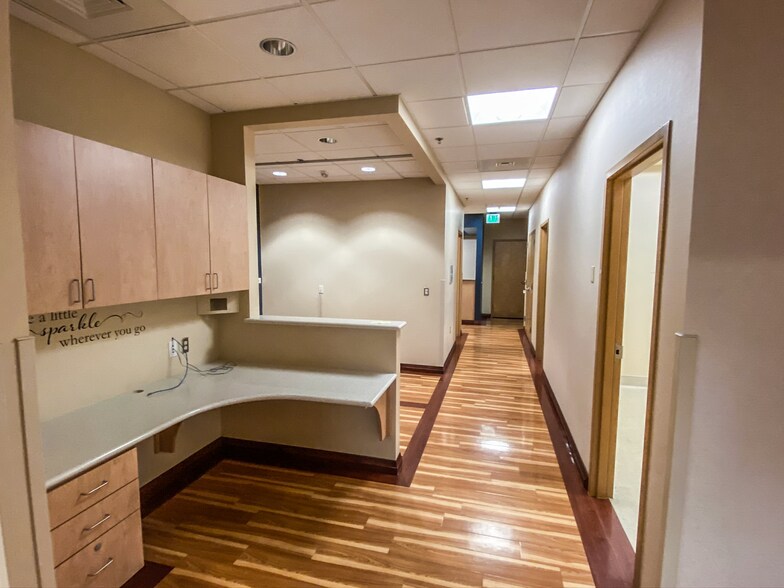 More Photos Of 323 E Riverside Dr, Eagle Medical For Lease