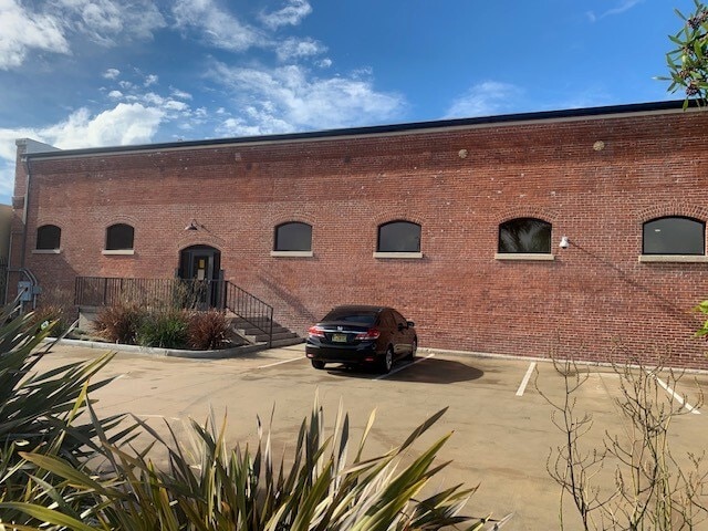 Primary Photo Of 2406 S Main St, Santa Ana Service For Lease