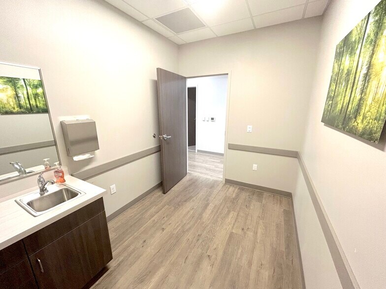 More Photos Of 497 W 14600 S, Bluffdale Medical For Sale