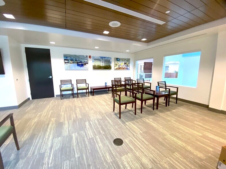 More Photos Of 1105-1129 Saxon Blvd, Orange City Office For Sale