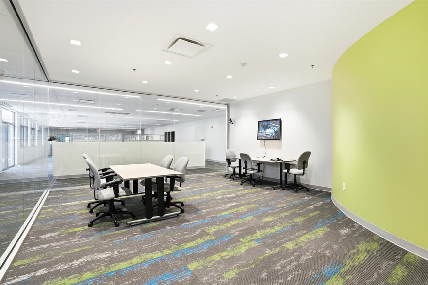 More Photos Of 15 Roszel Rd, West Windsor Office For Sale