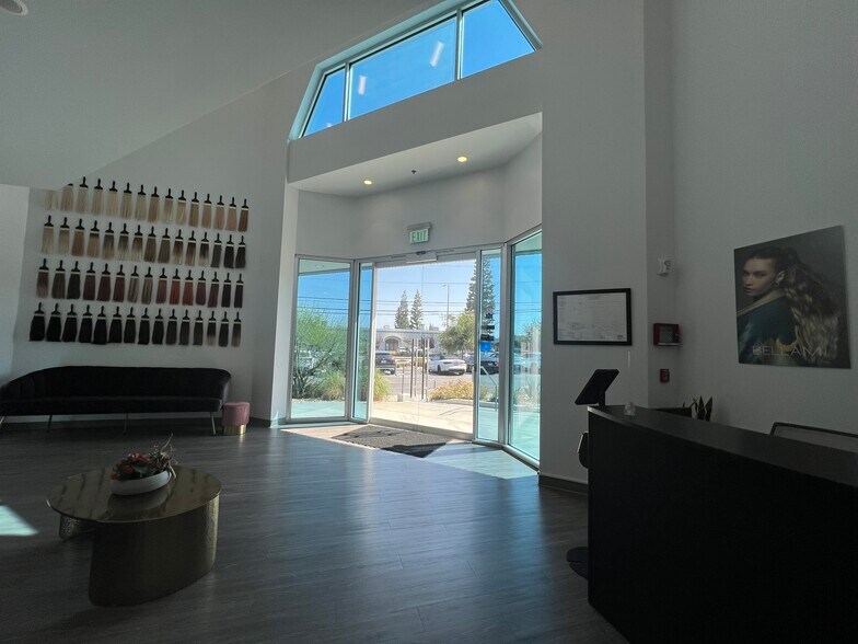 More Photos Of 21123 Nordhoff St, Chatsworth Warehouse For Lease