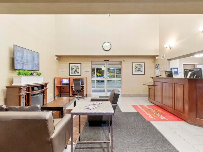 More Photos Of 1001 W College, Oak Creek Hotel For Sale
