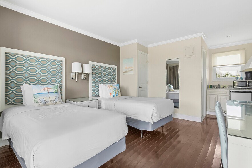 More Photos Of 53 W Tiana Rd, Hampton Bays Hotel For Sale