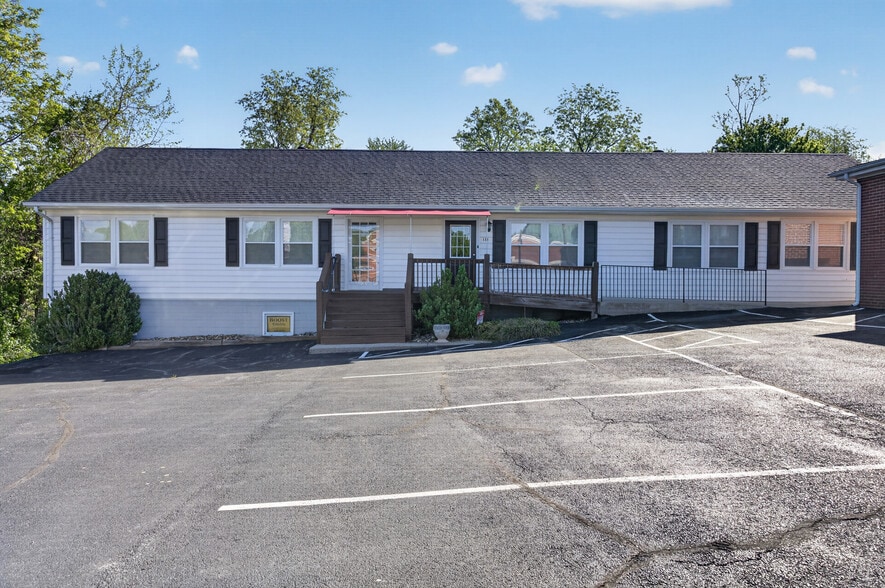 Primary Photo Of 114 Lexington Tpke, Amherst Medical For Lease