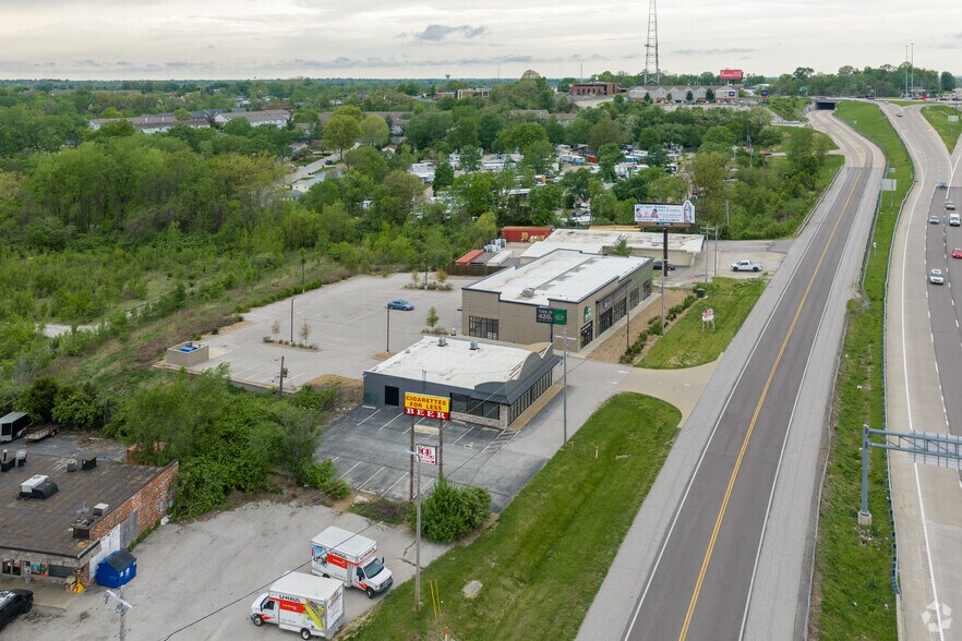 More Photos Of 1560 Veterans Memorial Pkwy, Saint Charles Unknown For Lease