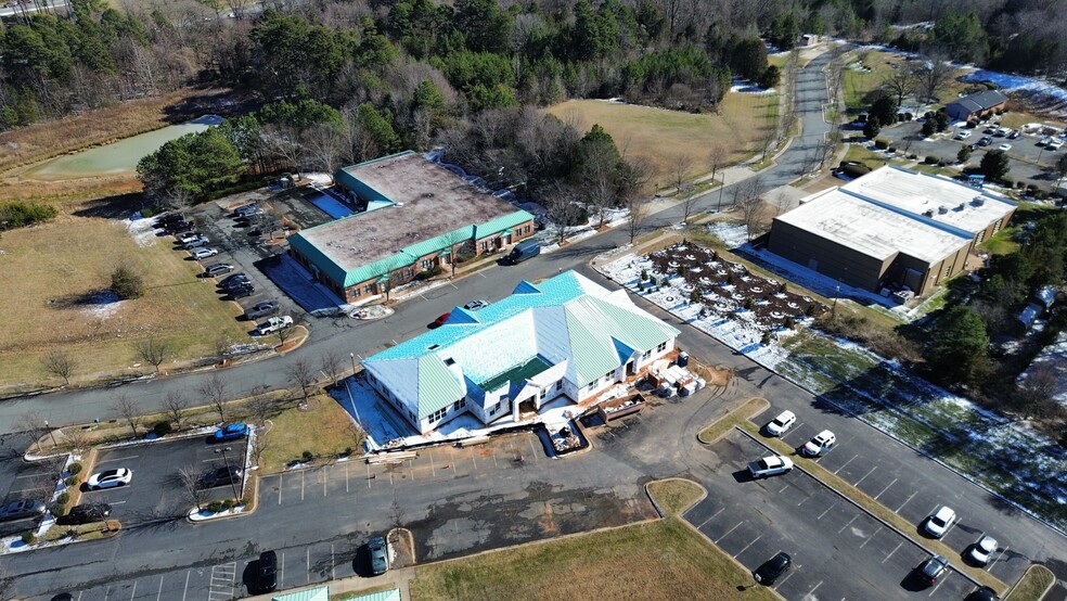 More Photos Of 15805 Brookway Dr, Huntersville Office For Lease