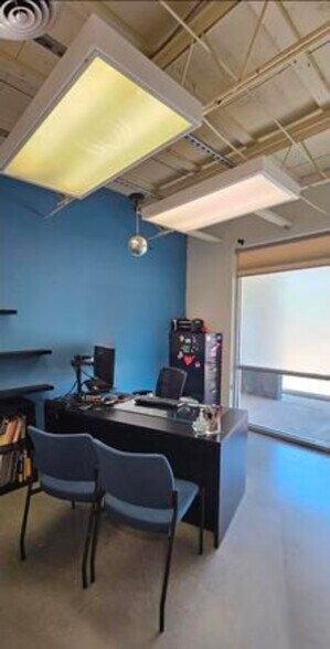 More Photos Of 136 Washington SE, Albuquerque Storefront Retail Office For Sale
