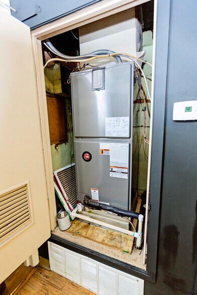 More Photos Of 415 N Main St, Belton General Retail For Sale