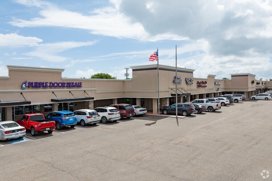More Photos Of 4200-4250 S Alameda St, Corpus Christi Storefront For Lease