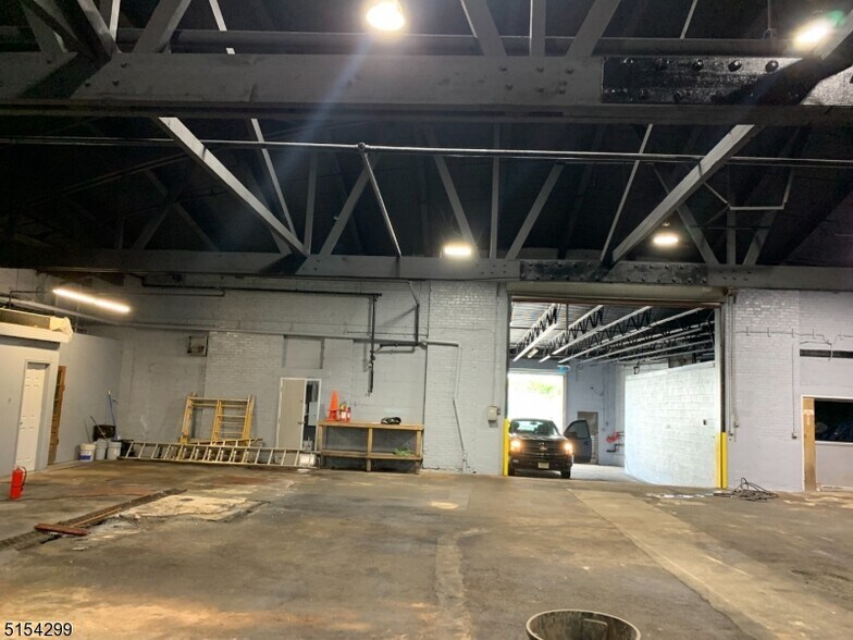 More Photos Of 433-435 Adams St, Newark Warehouse For Sale