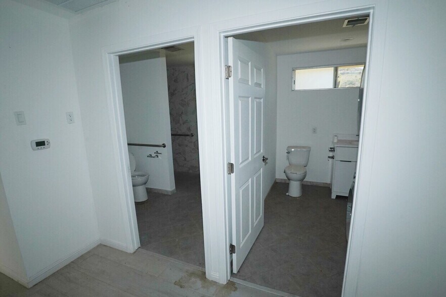 More Photos Of 33716 Hubbard Rd, Acton Flex For Lease