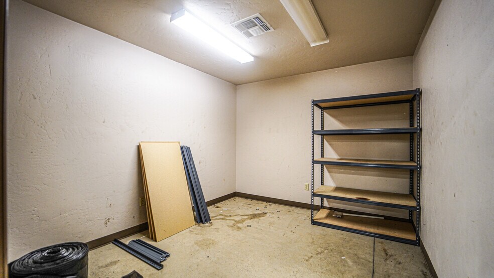 More Photos Of 5500 SW Moody St, Victoria Manufacturing For Sale