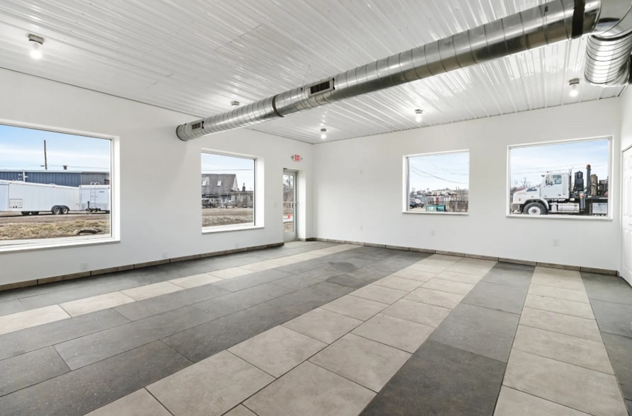 More Photos Of 2627 Williams Dr, Waterford Warehouse For Lease