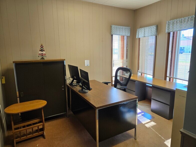 More Photos Of 4534 Dowling St, Montague Office For Sale