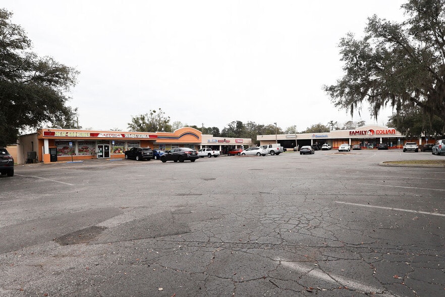 More Photos Of 5810-5840 SE Abshier Blvd, Belleview Storefront For Sale