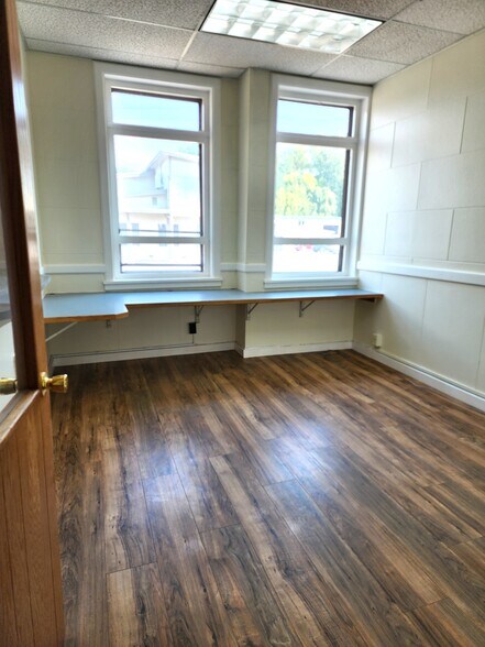 More Photos Of 3331 Washington Way, Longview Office For Lease