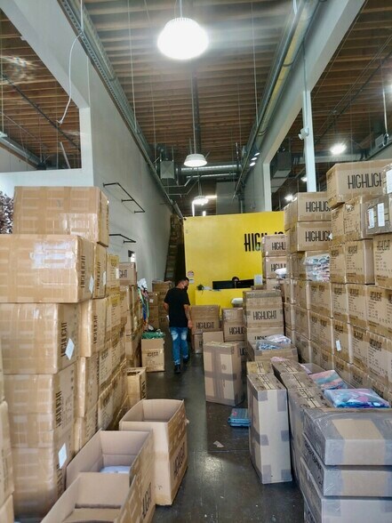 More Photos Of 921 Crocker St, Los Angeles Storefront Retail Office For Sale