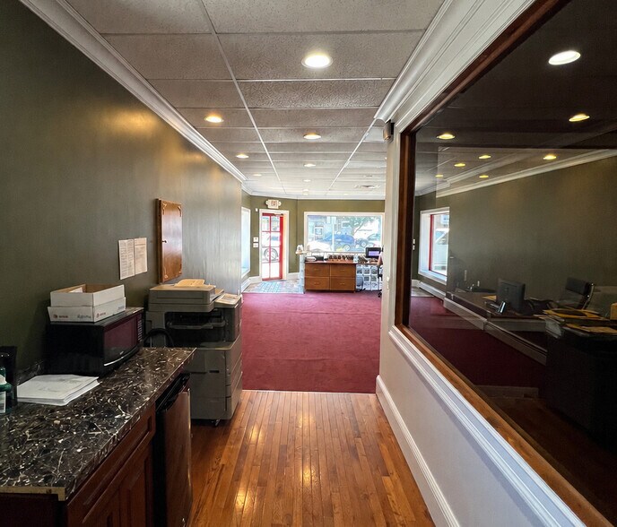 More Photos Of 1019 Jericho Tpke, New Hyde Park Storefront Retail Residential For Lease