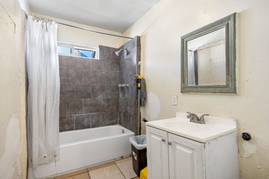 More Photos Of 521 S Union Ave, Los Angeles Apartments For Sale