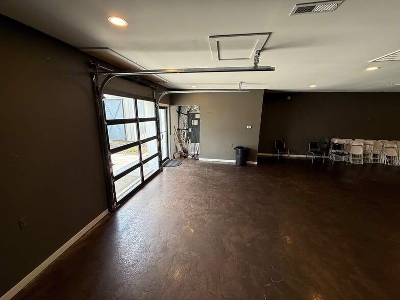More Photos Of 621 Greenfield St, Wilmington Storefront Retail Office For Lease