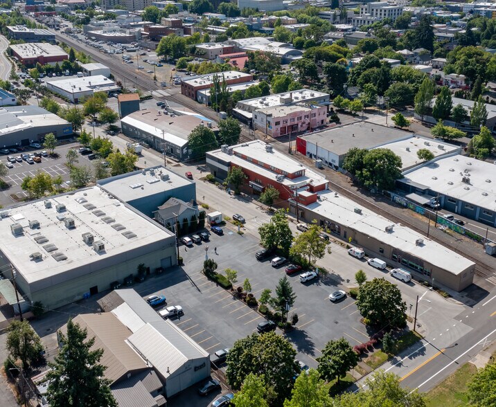 More Photos Of 450 W 3rd Ave, Eugene Storefront Retail Office For Lease