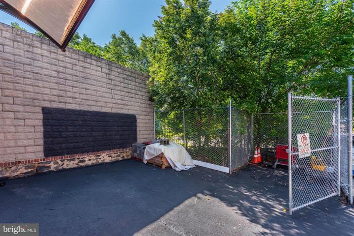 More Photos Of 625 N Streeper St, Baltimore Light Distribution For Sale