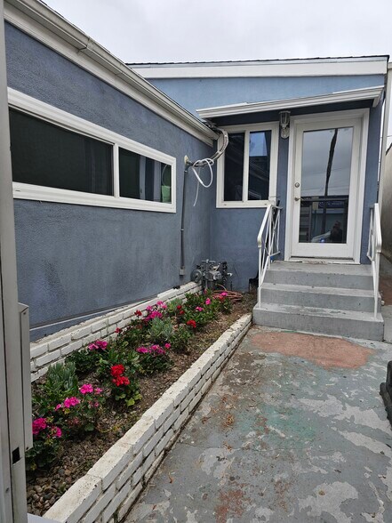 More Photos Of 5709 E Beverly Blvd, Los Angeles Office Residential For Lease