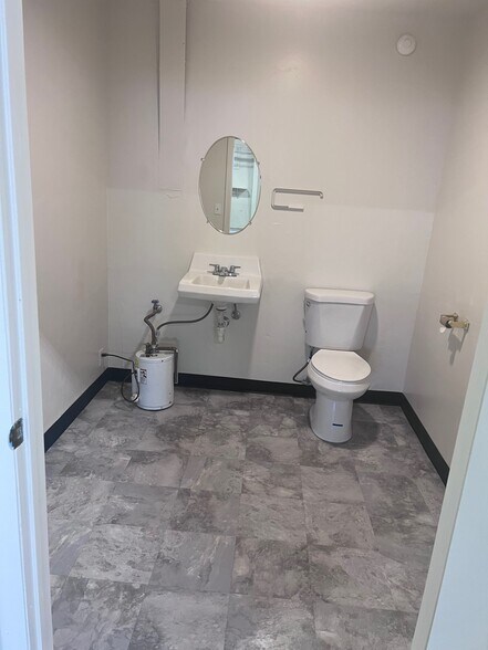 More Photos Of 320 N Arizona Ave, Prescott Warehouse For Lease