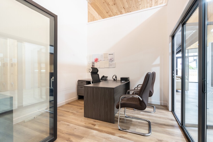 More Photos Of 4943-4941 Telegraph Rd, Los Angeles Showroom For Sale
