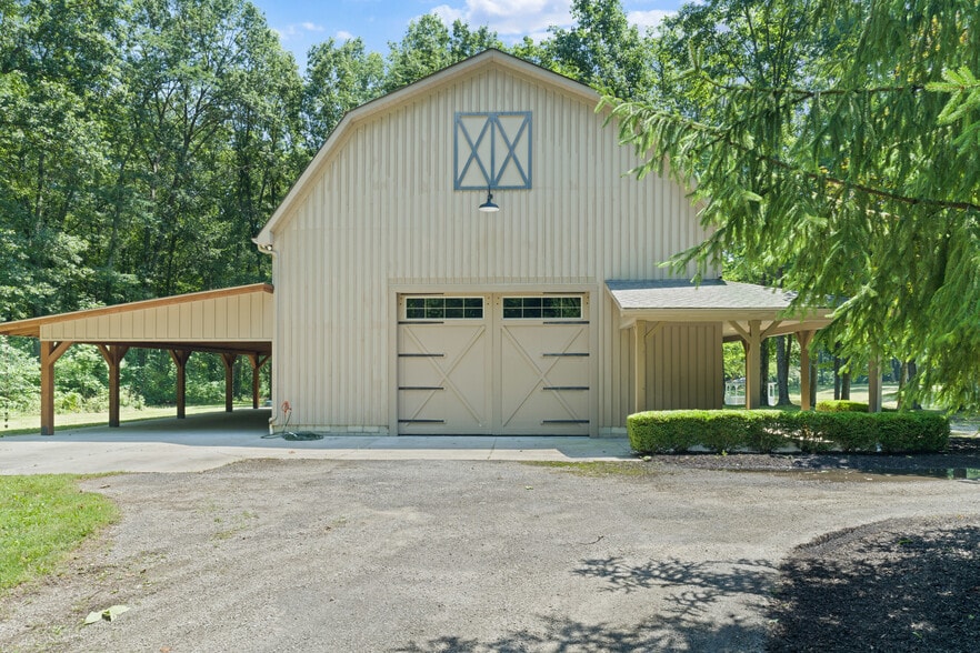 More Photos Of 5455 Plantation Rd, Sunbury Lodge Meeting Hall For Sale