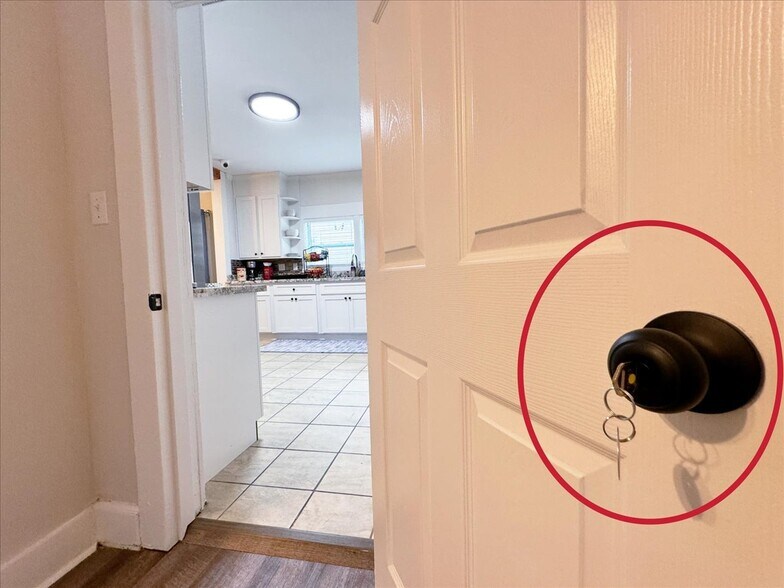 More Photos Of 1007 W Wright St, Pensacola Specialty For Sale