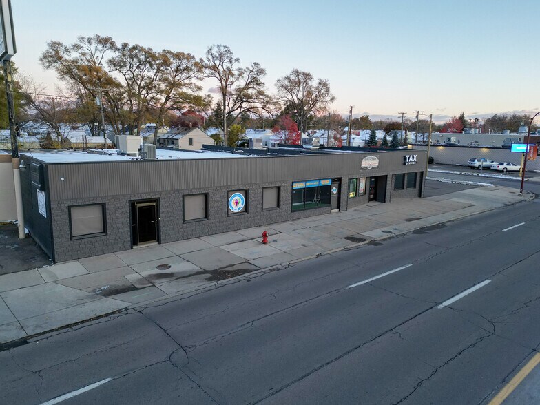 Primary Photo Of 24544 Van Dyke Ave, Center Line Light Distribution For Lease