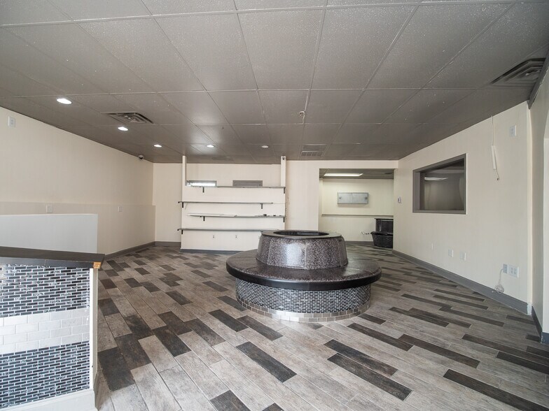 More Photos Of 916 Hempstead Dr, Cincinnati General Retail For Lease