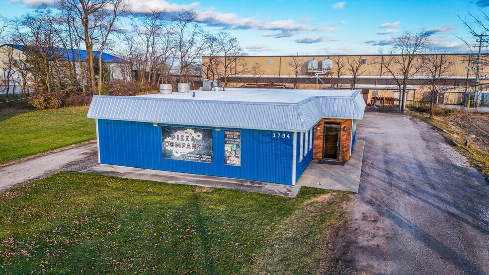 More Photos Of 1794 Harrington Memorial Rd, Mansfield Bar For Sale